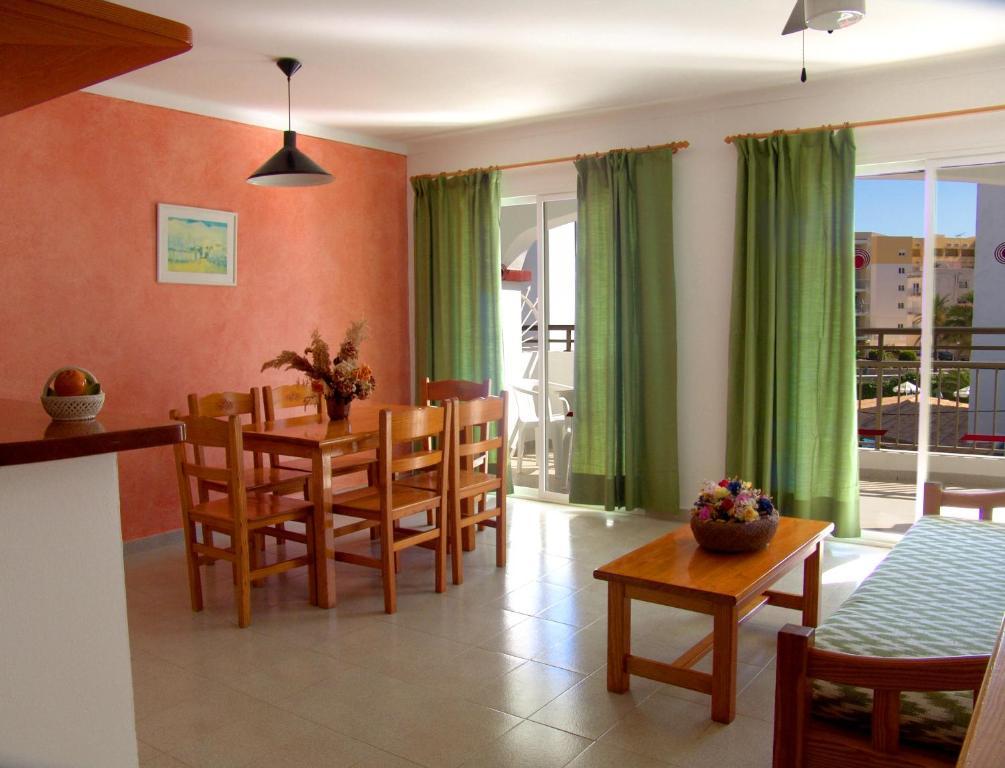 Apartamentos Playa Es Cana Ruang foto